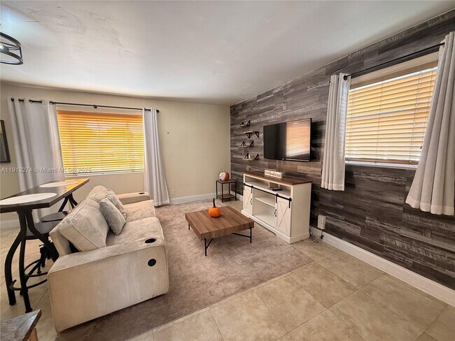 Building Photo - 2435 Wilson St