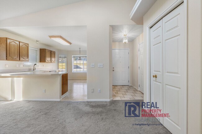 Building Photo - 4 bedroom 3 bathroom - 2 car garage -This is a must see home!