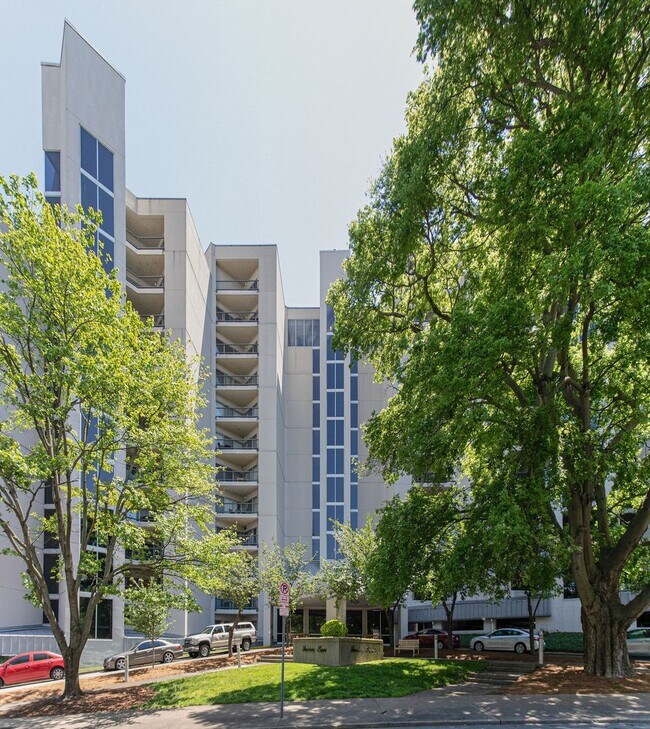 Building Photo - GREAT DEAL FOR SHORT TERM LEASE. AVAILABLE NOW - AUGUST 2026. $1395  FURNISHED INCLUDING UTILITIE...