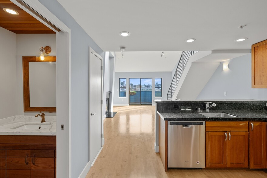 Kitchen/powder room - 588 S Van Ness Ave