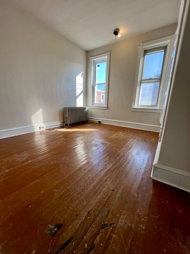 Building Photo - Stunning 3-Bedroom Townhome in Kingsessing! Available mid-April!