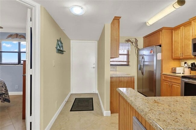 Building Photo - 9490 S Ocean Dr