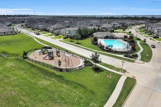 Building Photo - 22614 Petrizzi Ln