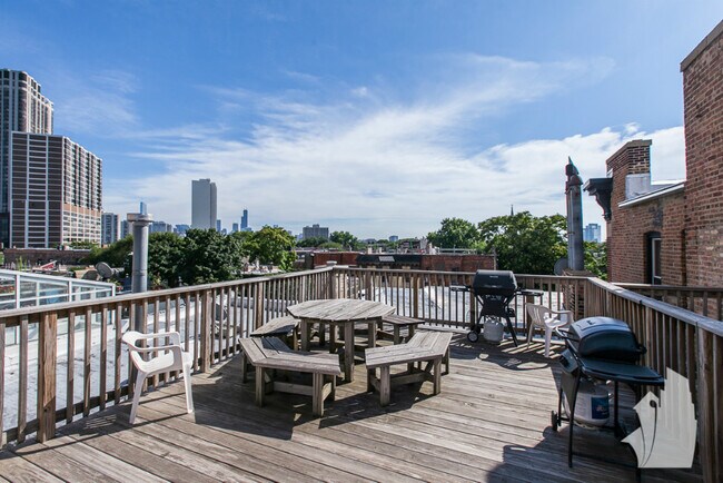 Building Photo - 1851 N Lincoln Ave