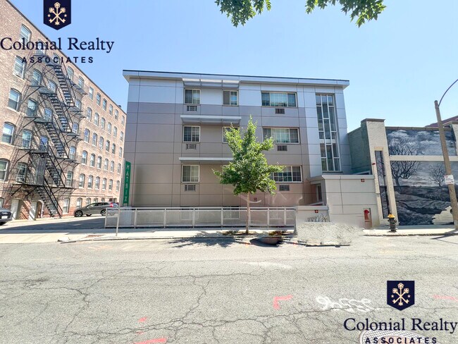 Building Photo - 8 Griggs St