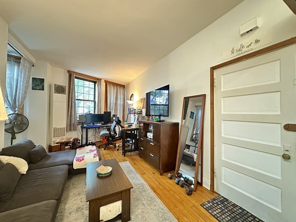 Building Photo - 1222 W Grace St