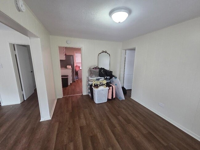 Building Photo - 372 S Midler Ave