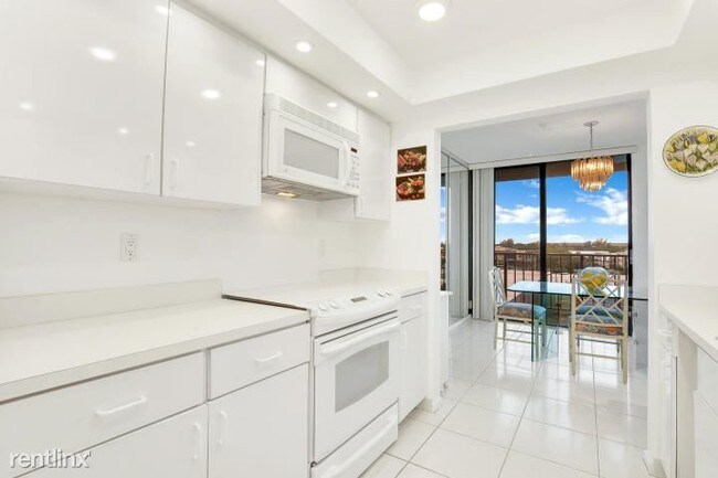 Building Photo - 2 br, 2 bath Condo - 899 Jeffery St Apt 602