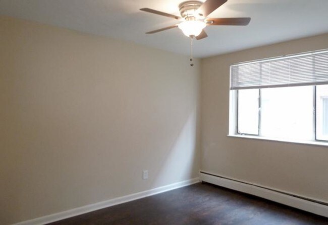 Building Photo - bedroom in Denver CO 80220