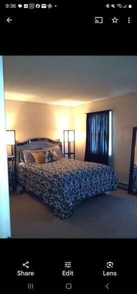 Large Master Bedroom with 2 large closets - 27 Hanover Dr