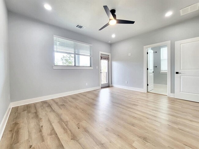 Building Photo - 528 Palmer Dr