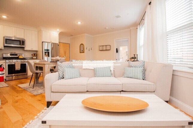 Building Photo - 1008 Tremont St