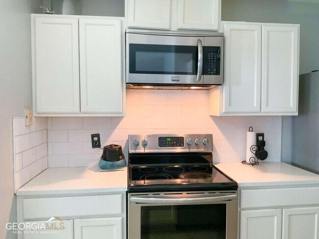 Building Photo - 5553 Strathmoor Manor Cir