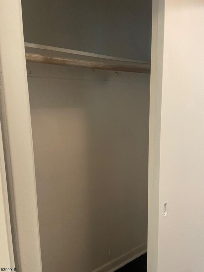 Building Photo - 113 Hawthorne Ave