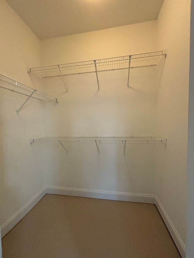 Building Photo - AVAILABLE NOW! End-Unit Townhouse in Pennington Square