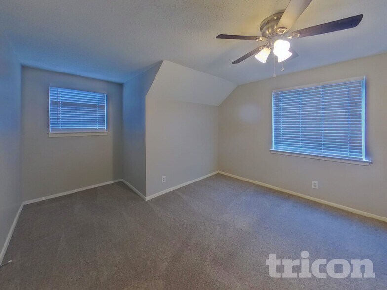 Building Photo - 1706 Crooks Ct