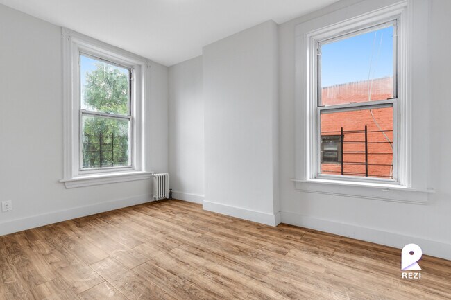 Building Photo - 737 E 219th St