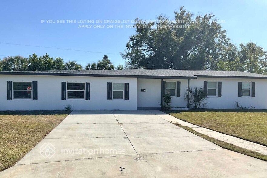 Building Photo - 4000 Marlin Dr SE