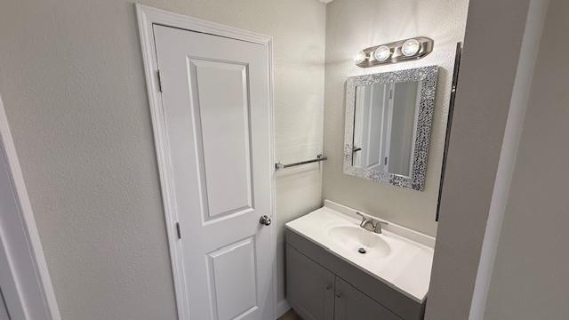 Building Photo - 4517 N Sharon Ave