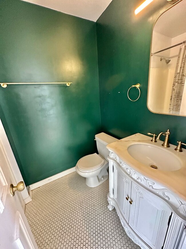 Building Photo - Beautiful Balfour Historic 1 Bedroom Condo 16th & U Street