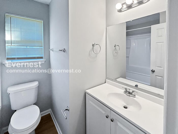 Building Photo - 218 Dove Pl