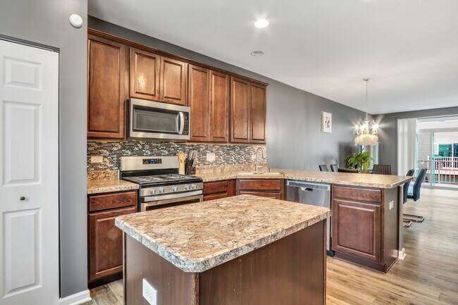 Building Photo - 214 Lionel Dr