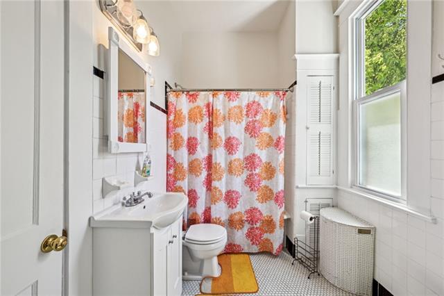 Building Photo - 2525 Broadway St