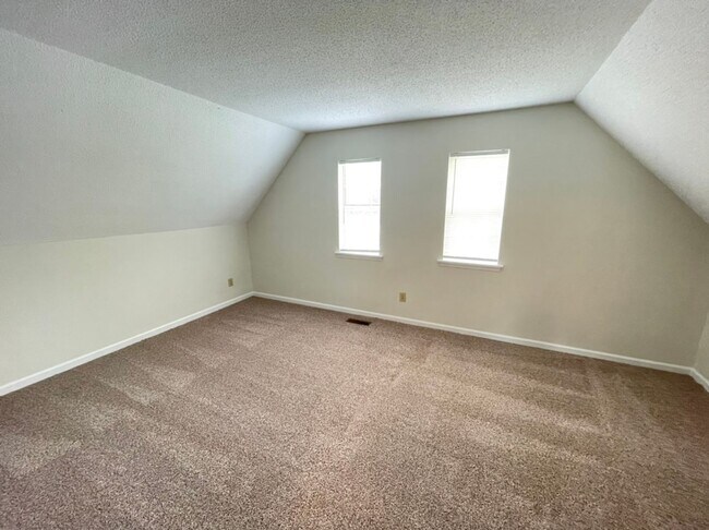 Building Photo - Adorable 3 Bedroom Home in Durham with Fir...