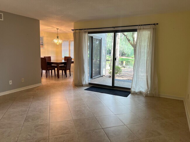 Building Photo - Unfurnished First Floor 3BR Condo in Sea Pines, Near Harbour Town!