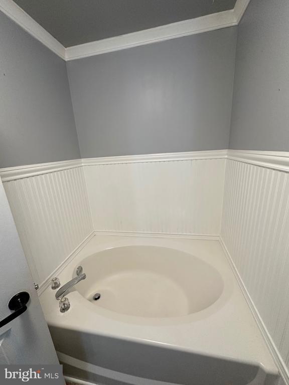 Building Photo - 9708 Lake Point Ct