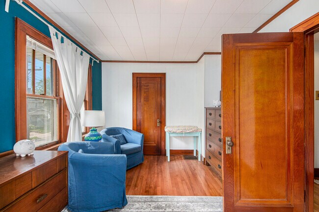 Building Photo - 932 Garfield Ave NW