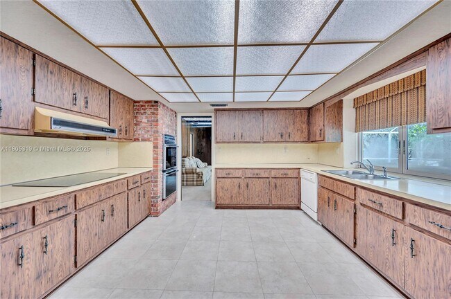 Building Photo - 14921 SW 72nd Ct