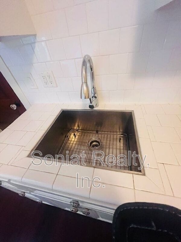 Building Photo - 2616 Lepage St