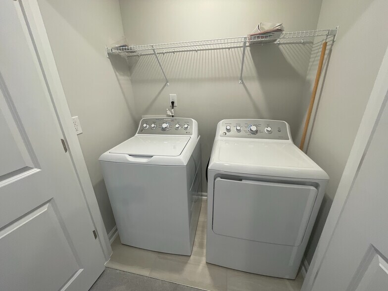Building Photo - Room in Townhome on Brellon Ln