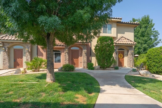 Building Photo - Upgraded 3 Bedroom Townhome in Desirable Southgate Community