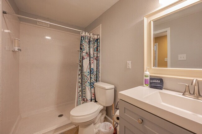 Building Photo - 1131 S 8th St