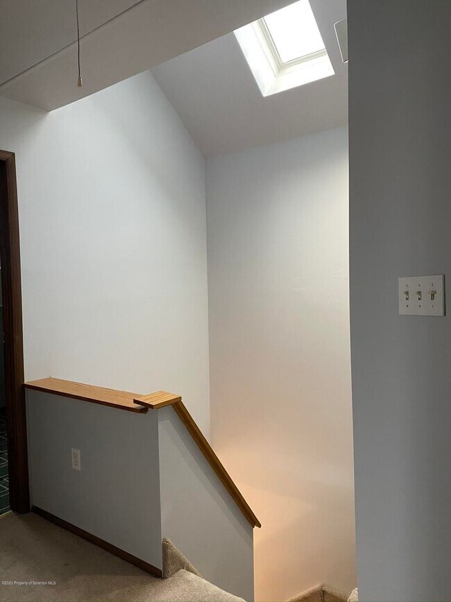 Building Photo - 116 E Elm St