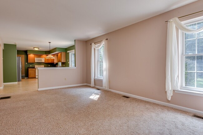 Building Photo - 80 Hillbrook Dr