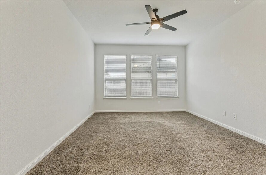 Building Photo - 9125 Highland Orchard Dr