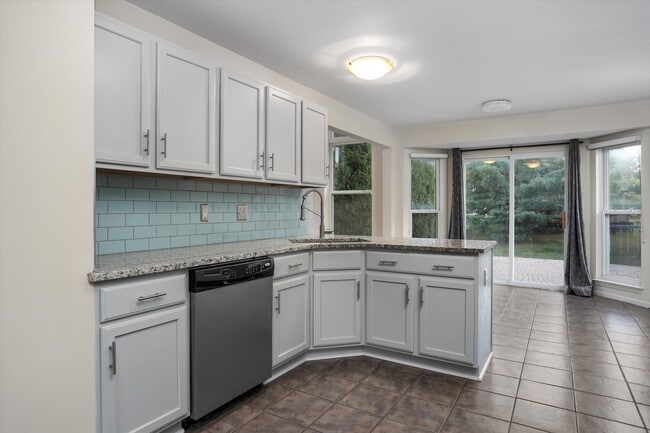 Building Photo - 2741 Blue Heron Ln