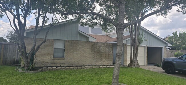 Building Photo - 15923 Boulder Oaks Dr