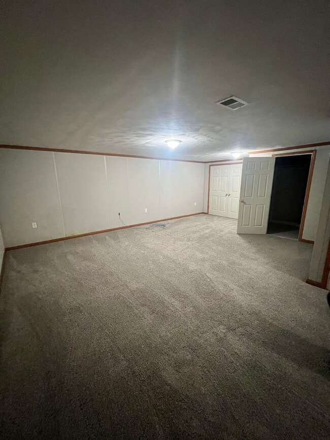 Building Photo - Basement apartment