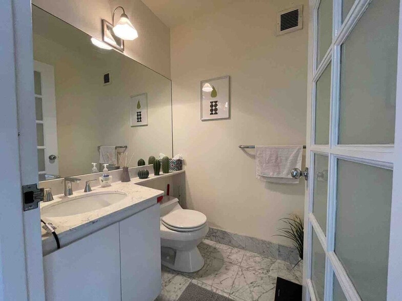 Building Photo - 330 E 38th St