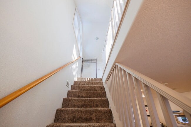 Building Photo - The Nest: Fully Furnished detached Cottage in Jacksonville- $300 Utility Fee