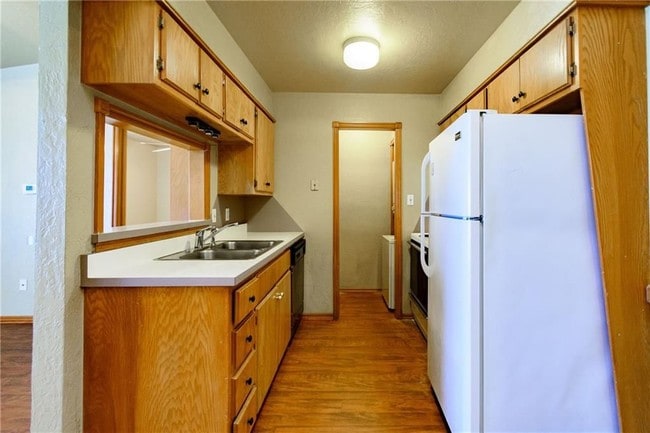 Building Photo - 1000 Rambling Oaks Dr