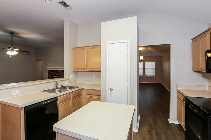 Building Photo - 1735 Oneal St