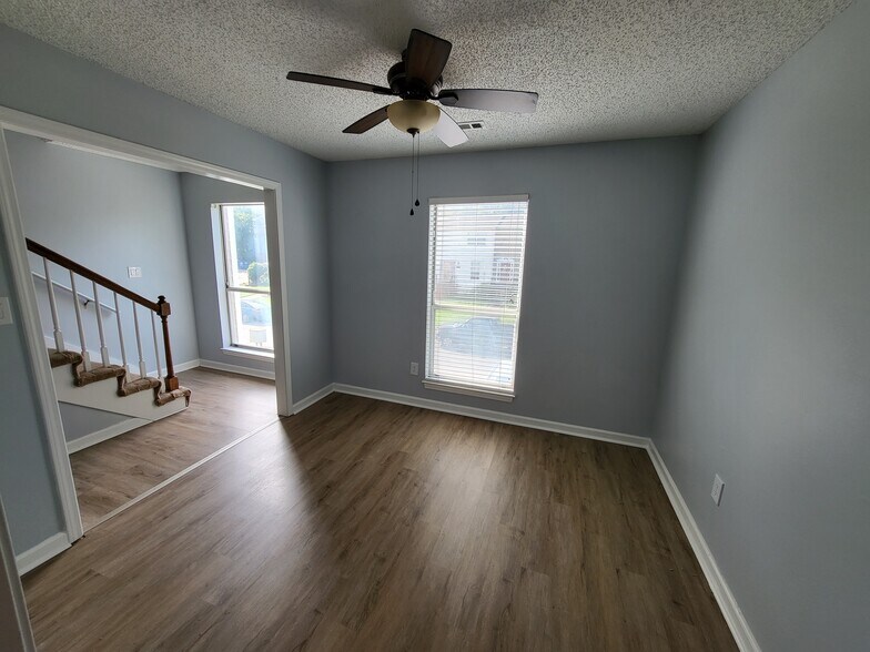 Building Photo - 1718 13th Ct S