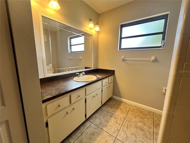 Building Photo - 600 S Parkview Ave