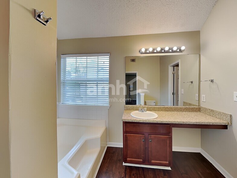 Building Photo - 3335 N Winds Trail