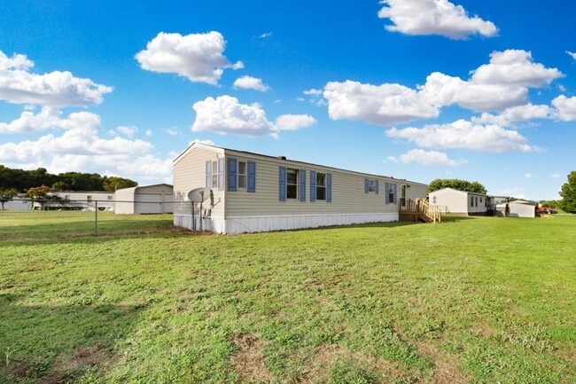 Building Photo - 2 BR, 2 BA Mobile Home w/ 2-Car Detached G...